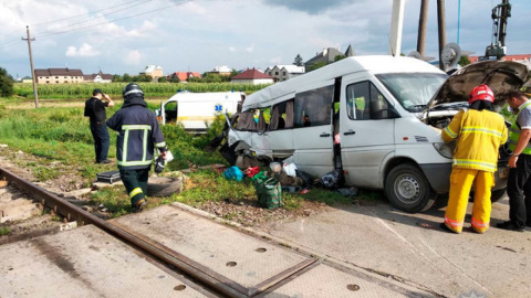 У Чернівецькій області маршрутка зіткнулася з потягом: 2 загиблих