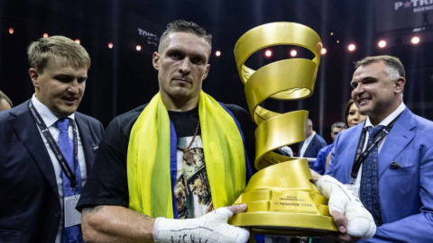 Бій з самого початку пішов під диктовку Усика..Фото: WBSS