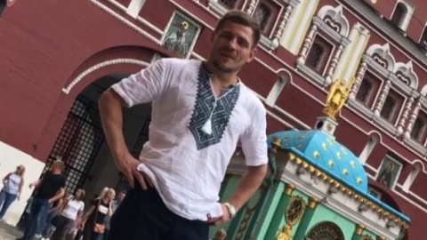 Боксер у вишиванці прогулявся по Червоній площі. Скріншот відео instagram.com/berinchyk