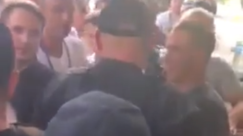 Учасники мітингу "єврономерів" не випускають з журналістів Ради