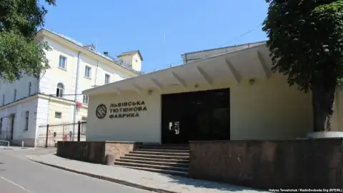 Журналисты назвали рыночные причины атак на Львовскую табачную фабрику