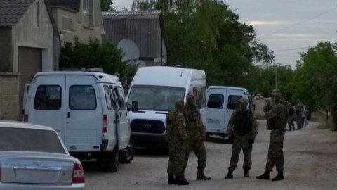 Російські силовики провели обшук в Старому Криму. Фото: facebook/Musаfіr Zаmаn