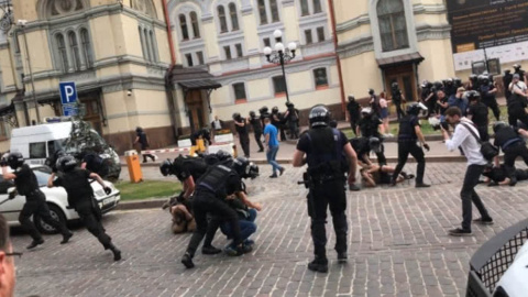 Станом на 8:15 в управління поліції в загальному доставили 56 осіб. Фото: УП