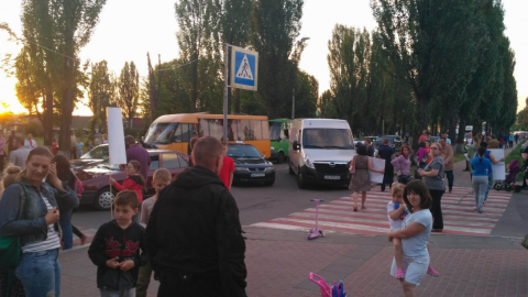 Протестуючі проти знищення забудовником парку в передмісті Києва перекрили дорогу "Київ - Боярка"
