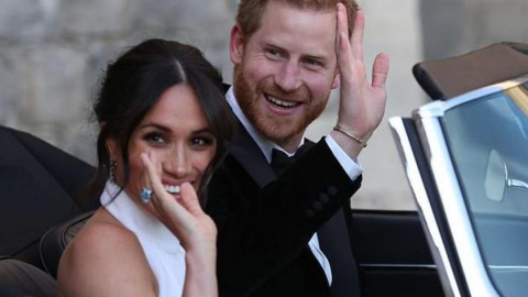 За руль сел принц Гарри. 
 Фото Daily Mail