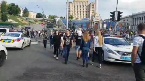 На даний момент всі магазини в торговому центрі закриті. Скріншот відео "Інформатор"