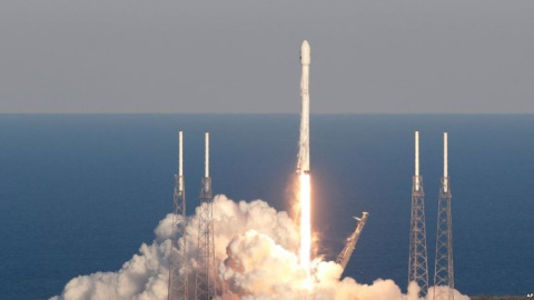 SpaceX запустила ракету, призначену для пілотованих польотів
