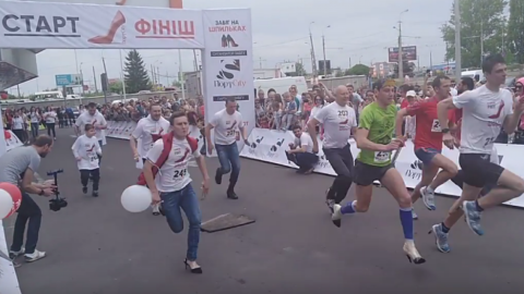 В Луцьку відбувся благодійний "Забіг на шпильках"