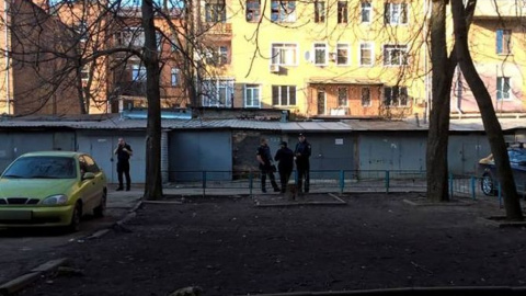 За адресою виїхала слідчо-оперативна група і керівництво ГУ НП.