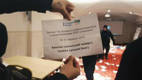 Нацкорпус в Полтаві увірвався на тренінг психологів, які вчили працювати з ЛГБТ