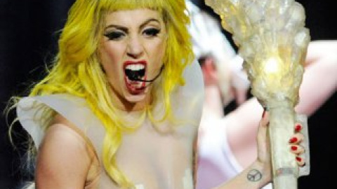 Сейчас в сети из песни Lady Gaga можно прослушать только небольшой отрывок.