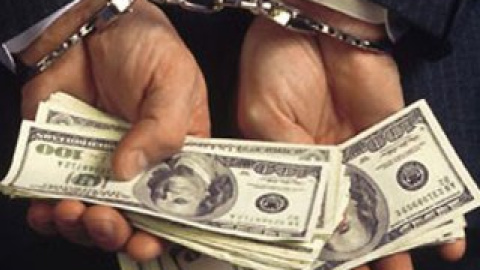 Зачарований джином суддя виносив різні невірні вироки "несвідомо".