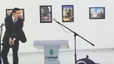 Российского посла Карлова убили в Анкаре. Скриншот видео