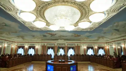 Изменения в Конституцию в части правосудия вступили в силу