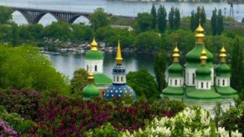 В 2007-2009 роках відбулися 3 конкурси на найкращий гімн Києва.