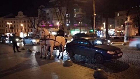 ДТП з каретою трапилася в центрі Львова. Фото: varta1