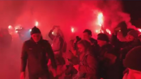 Будинок Гладковсьих закидали фаєрами і салютам. Скріншот facebook.сом/serhiifilimonov
