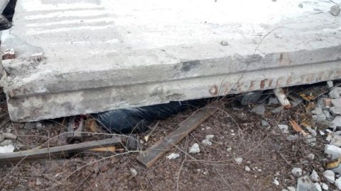 Железобетонная плита рухнула на мужчину в поселке под Днипром