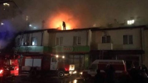 Під Києвом через загоряння в магазині дотла згоріло 12 квартир поверхами вище