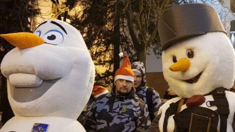 На чолі ходи йшли сніговички, а націоналісти одягли ковпачки. Фото: "Країна"