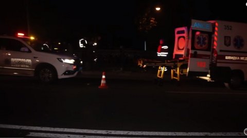 Поліцейський автомобіль збив пішохода в Києві