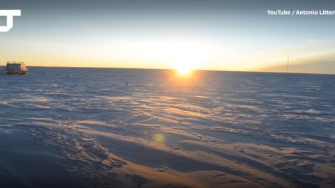 У Мережі з'явилося чарівне відео, як проходить зима на Південному полюсі
