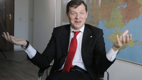Група підтримки через 20 хвилин після початку залишила суд над Омеляном і перемістилася снідати. Фото: Цензор.НЕМАЄ