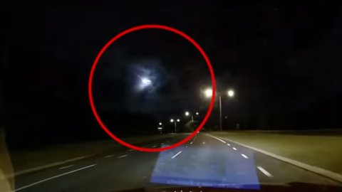Величезний падаючий метеорит зуміли зняти на відео в Австралії