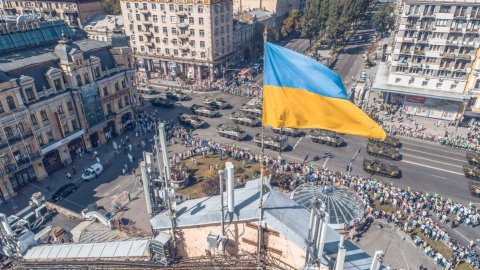 По Майдану Незалежності також пройшли ветерани Антитерористичної операції і оркестр Нацгвардії