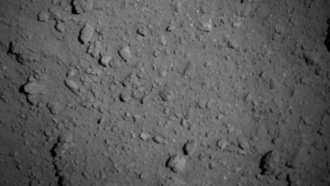 Космический зонд сблизился с астероидом около двух недель назад. Фото: JAXA, Токийский университет
