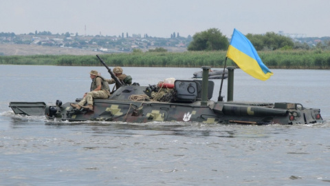Також військовослужбовці провели заняття з подолання водних перешкод на броньованій техніці