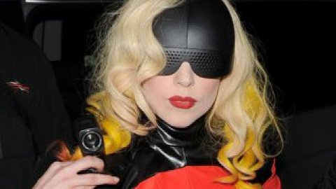 "Слово честі, гроші нічого для мене не значать", - запевнила Lady GaGa.
