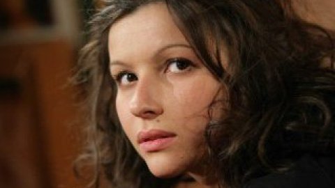 Катаясь на квадроцикле в пустыне, Гайвась упала с машины и ударилась головой.