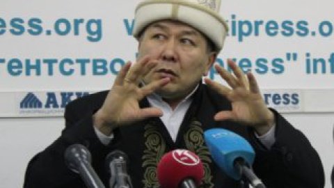 Лидер "Народной академии" Арстанбек Абдылдаев, известный как автор мема "Зима не будет".
