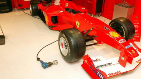 Супруга Михаэля Шумахера продает его чемпионский болид Ferrari