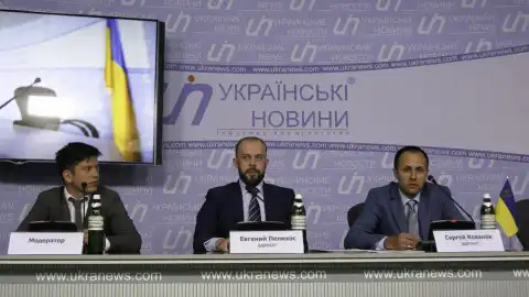 18.05.17 11:00 Пресс-конференция: "Адвокаты экс-главы НБУ Сергея Арбузова о прекращении розыска их клиента Интерполом" 