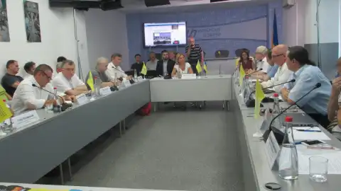 28.06.17 12:00 Круглый стол: "Конституция Украины и принципы Республики. Изменения или новая Конституция?"