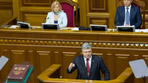 7 тез щорічного послання Президента Порошенка у Верховній Раді