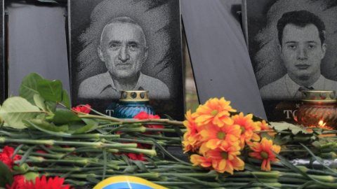 Годовщина Евромайдана: по всей Украине люди вышли на площади и почтили Героев Небесной Сотни