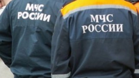 Несмотря на запрет родителей, мальчик нашел способ выйти на улицу.