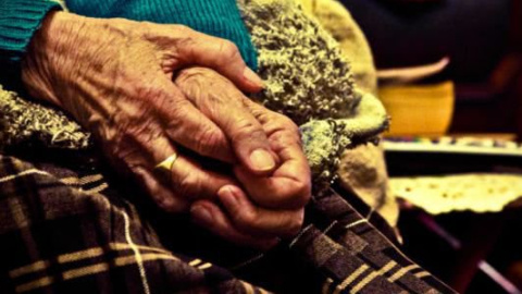 Женщины с низкими зарплатами раньше стареют, - ученые