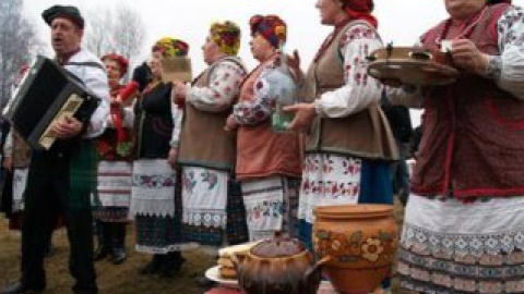 Сьогодні гостей будуть пригощати млинцями та військовою кашею.