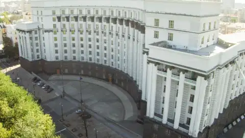 Кабмін 2017: скільки відпочивали, заробляли і витрачали