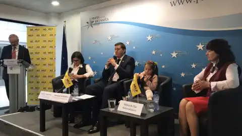 Гуманитарный штаб Рината Ахметова и семья переселенцев в Брюсселе рассказали о войне на Донбассе 