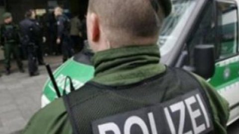 Преступники совершили попытку ограбления в начале мая 2012 года.