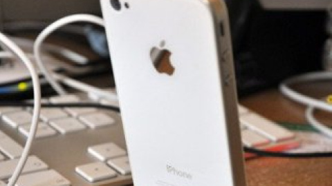 Дівчина пояснила свій вчинок тим, що "вона дуже давно мріє про iPhone 4".