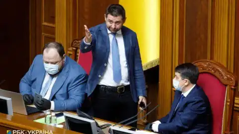 Некоторые не заработали и 3 тыс. гривен: список зарплат депутатов Рады за май
