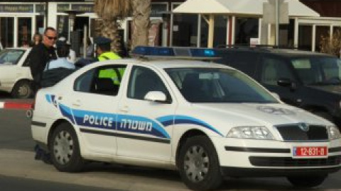 Ребенка на минуту оставила в автомобиле няня.
