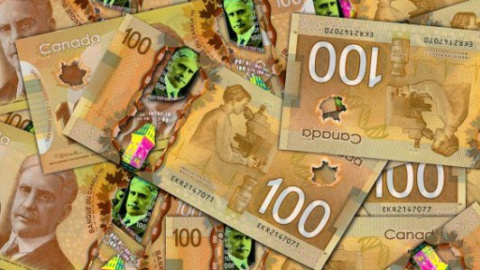 ​Канадский бездомный нашел $1600 и отнес их в полицию