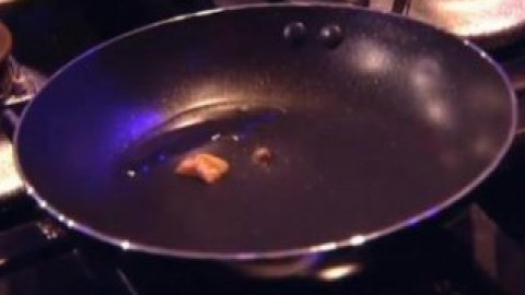 В одного телеведучого хірурги відрізали невеликий шматок м'яса з сідниць, а в іншого - з живота.